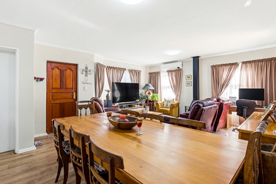 2 Bedroom Property for Sale in The Crest Western Cape